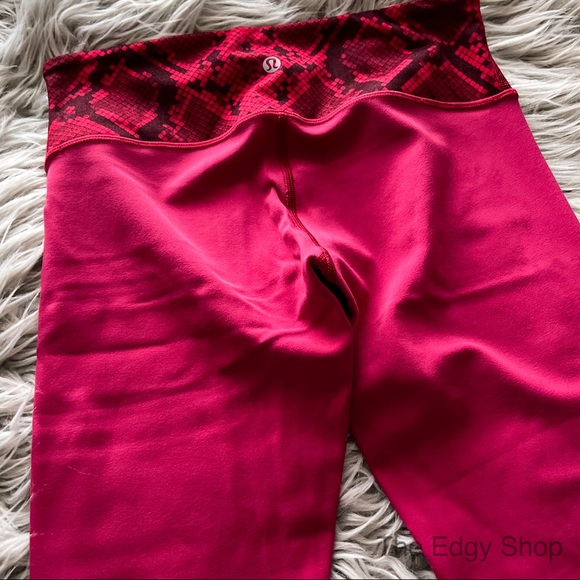 lululemon athletica | Wunder Under Crop Reversible Cranberry / Alarming - Picture 4 of 13